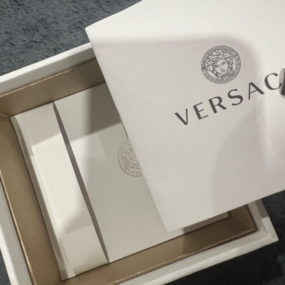 Versace Watch VE3F00122 For Women main image 15